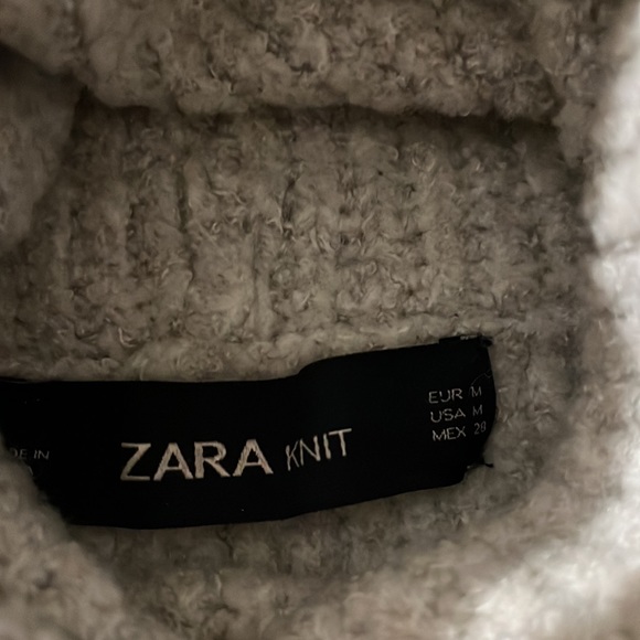 ZARA OVERSIZED TURTLENECK SIZE M in light grey - Picture 3 of 3
